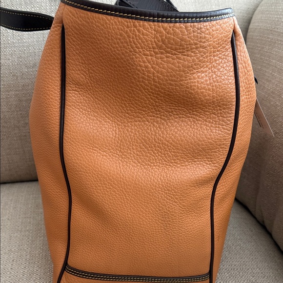 Dooney and Bourke, large Leather Tote Bag and cosmetic case - Picture 11 of 16